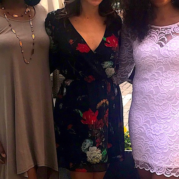 ⭐️ Host Pick!!! ⭐️ EXPRESS Floral Print Long Sleeve Surplice Dress - XS - Picture 3 of 8